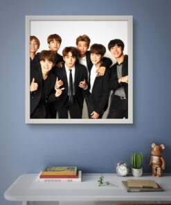 Kore Pop Müzik, BTS Led Tablo – 60x60 cm | Sıva Üstü Montajlı, Tak-Çalıştır Sistem, Arapuar Anahtar